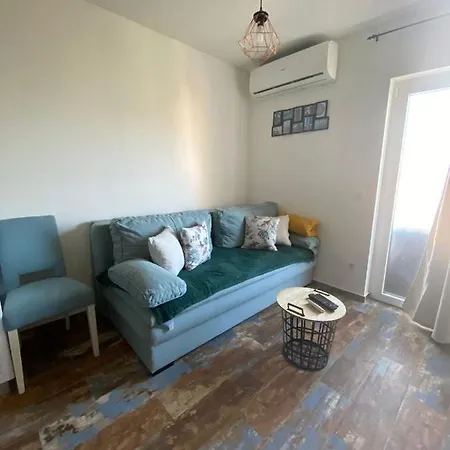 Ella Apartment *